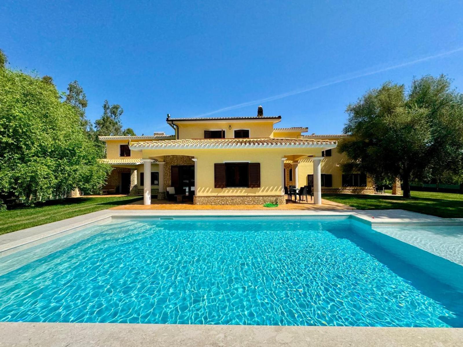 Villa With Pool Кардеду Екстериор снимка