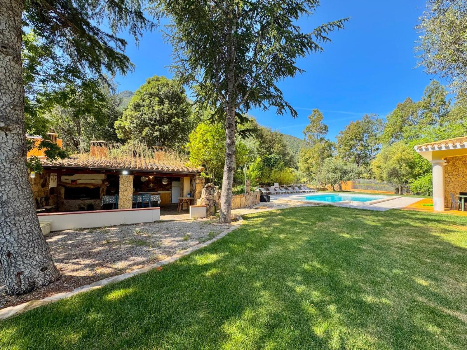 Villa With Pool Кардеду Екстериор снимка